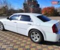 Белый Крайслер 300C, объемом двигателя 2.74 л и пробегом 200 тыс. км за 7999 $, фото 3 на Automoto.ua