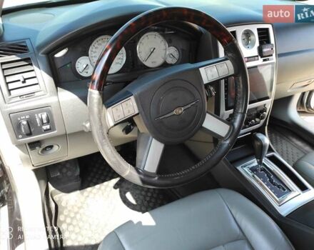 Белый Крайслер 300C, объемом двигателя 2.74 л и пробегом 200 тыс. км за 7999 $, фото 19 на Automoto.ua