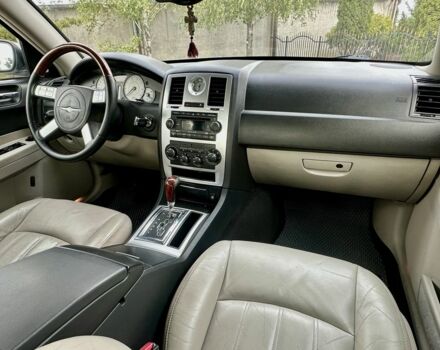 Білий Крайслер 300C, об'ємом двигуна 2.7 л та пробігом 224 тис. км за 6000 $, фото 21 на Automoto.ua