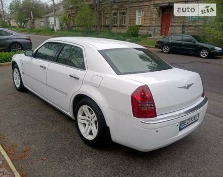 Крайслер 300C 2005 в Николаеве на Automoto.ua Белый Крайслер 300C, объемом двигателя 2.7 л и пробегом 158 тыс. км за 11000 $, фото 2 на Automoto.ua