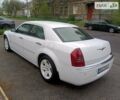 Белый Крайслер 300C, объемом двигателя 2.7 л и пробегом 158 тыс. км за 11000 $, фото 2 на Automoto.ua