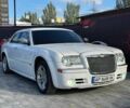 Белый Крайслер 300C, объемом двигателя 2.7 л и пробегом 120 тыс. км за 4999 $, фото 1 на Automoto.ua
