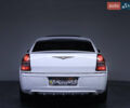 Белый Крайслер 300C, объемом двигателя 5.7 л и пробегом 250 тыс. км за 10900 $, фото 28 на Automoto.ua