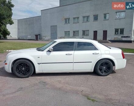 Білий Крайслер 300C, об'ємом двигуна 2.7 л та пробігом 266 тис. км за 5499 $, фото 3 на Automoto.ua