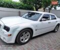 Белый Крайслер 300C, объемом двигателя 2.74 л и пробегом 200 тыс. км за 7999 $, фото 1 на Automoto.ua