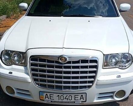 Белый Крайслер 300C, объемом двигателя 2.7 л и пробегом 120 тыс. км за 7500 $, фото 3 на Automoto.ua