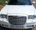 Белый Крайслер 300C, объемом двигателя 2.7 л и пробегом 120 тыс. км за 7500 $, фото 3 на Automoto.ua