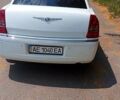 Белый Крайслер 300C, объемом двигателя 2.7 л и пробегом 120 тыс. км за 7500 $, фото 1 на Automoto.ua