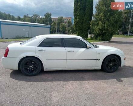 Білий Крайслер 300C, об'ємом двигуна 2.7 л та пробігом 266 тис. км за 5499 $, фото 9 на Automoto.ua