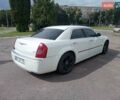 Білий Крайслер 300C, об'ємом двигуна 2.7 л та пробігом 266 тис. км за 5499 $, фото 8 на Automoto.ua