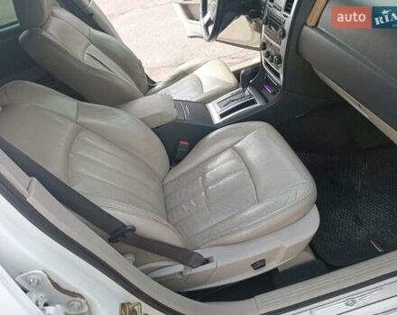 Білий Крайслер 300C, об'ємом двигуна 2.7 л та пробігом 266 тис. км за 5499 $, фото 13 на Automoto.ua