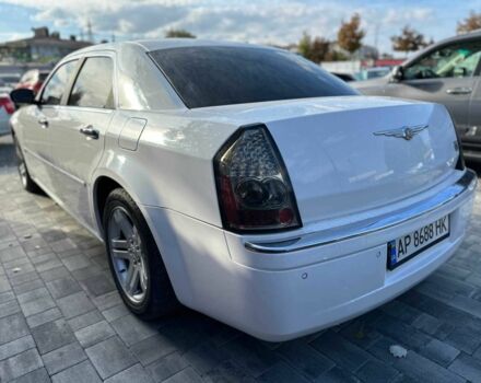 Белый Крайслер 300C, объемом двигателя 2.7 л и пробегом 120 тыс. км за 4999 $, фото 5 на Automoto.ua