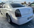 Белый Крайслер 300C, объемом двигателя 2.7 л и пробегом 120 тыс. км за 4999 $, фото 5 на Automoto.ua