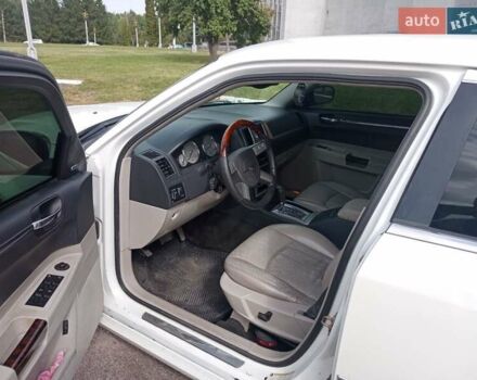 Білий Крайслер 300C, об'ємом двигуна 2.7 л та пробігом 266 тис. км за 5499 $, фото 2 на Automoto.ua