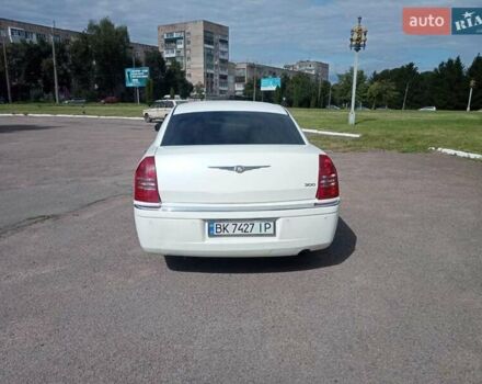 Білий Крайслер 300C, об'ємом двигуна 2.7 л та пробігом 266 тис. км за 5499 $, фото 5 на Automoto.ua