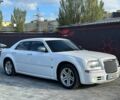Белый Крайслер 300C, объемом двигателя 2.7 л и пробегом 120 тыс. км за 4999 $, фото 3 на Automoto.ua