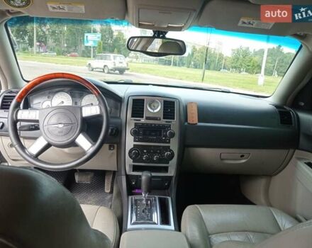 Білий Крайслер 300C, об'ємом двигуна 2.7 л та пробігом 266 тис. км за 5499 $, фото 11 на Automoto.ua
