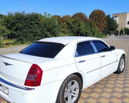 Белый Крайслер 300C, объемом двигателя 2.74 л и пробегом 200 тыс. км за 7999 $, фото 40 на Automoto.ua