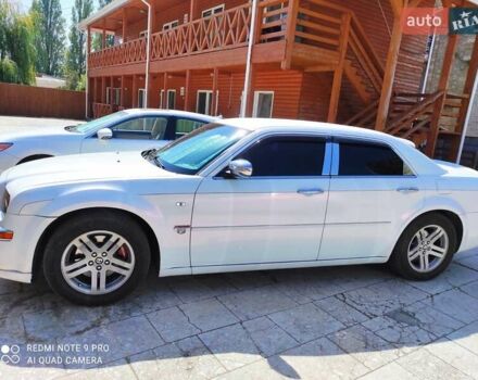 Белый Крайслер 300C, объемом двигателя 2.74 л и пробегом 200 тыс. км за 7999 $, фото 14 на Automoto.ua
