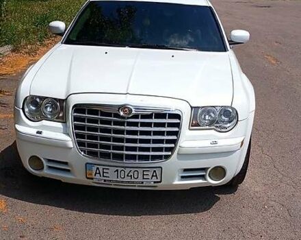 Белый Крайслер 300C, объемом двигателя 2.7 л и пробегом 120 тыс. км за 7500 $, фото 5 на Automoto.ua