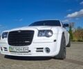 Белый Крайслер 300C, объемом двигателя 6.1 л и пробегом 99 тыс. км за 17500 $, фото 1 на Automoto.ua