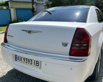 Белый Крайслер 300C, объемом двигателя 2.7 л и пробегом 122 тыс. км за 7800 $, фото 3 на Automoto.ua