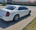 Білий Крайслер 300C, об'ємом двигуна 2.74 л та пробігом 250 тис. км за 7500 $, фото 1 на Automoto.ua