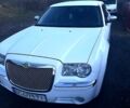 Белый Крайслер 300C, объемом двигателя 2.7 л и пробегом 255 тыс. км за 9000 $, фото 3 на Automoto.ua