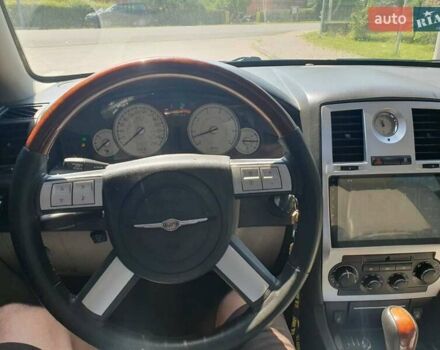 Білий Крайслер 300C, об'ємом двигуна 2.74 л та пробігом 250 тис. км за 7500 $, фото 8 на Automoto.ua