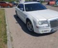 Білий Крайслер 300C, об'ємом двигуна 2.74 л та пробігом 250 тис. км за 7500 $, фото 2 на Automoto.ua