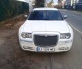 Белый Крайслер 300C, объемом двигателя 3.5 л и пробегом 289 тыс. км за 5000 $, фото 1 на Automoto.ua