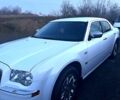 Белый Крайслер 300C, объемом двигателя 2.7 л и пробегом 255 тыс. км за 9000 $, фото 1 на Automoto.ua