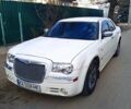 Белый Крайслер 300C, объемом двигателя 3.5 л и пробегом 289 тыс. км за 5000 $, фото 2 на Automoto.ua