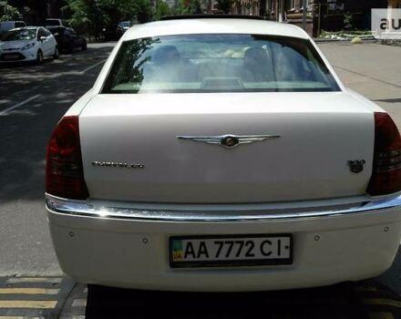 Білий Крайслер 300C, об'ємом двигуна 2.7 л та пробігом 150 тис. км за 9599 $, фото 8 на Automoto.ua