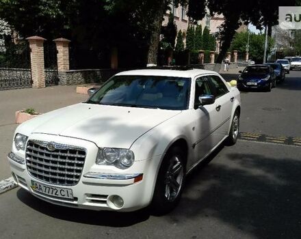 Білий Крайслер 300C, об'ємом двигуна 2.7 л та пробігом 150 тис. км за 9599 $, фото 4 на Automoto.ua