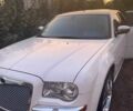 Белый Крайслер 300C, объемом двигателя 2.7 л и пробегом 180 тыс. км за 5500 $, фото 1 на Automoto.ua