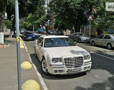 Білий Крайслер 300C, об'ємом двигуна 2.7 л та пробігом 150 тис. км за 9599 $, фото 9 на Automoto.ua