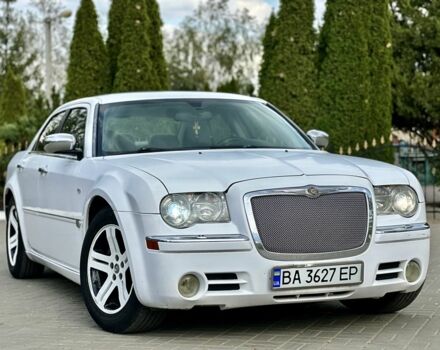 Белый Крайслер 300C, объемом двигателя 2.7 л и пробегом 224 тыс. км за 6000 $, фото 12 на Automoto.ua