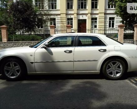 Білий Крайслер 300C, об'ємом двигуна 2.7 л та пробігом 150 тис. км за 9599 $, фото 7 на Automoto.ua