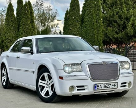 Белый Крайслер 300C, объемом двигателя 2.7 л и пробегом 224 тыс. км за 6000 $, фото 11 на Automoto.ua