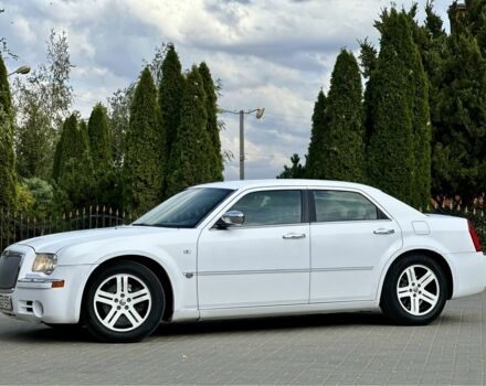 Белый Крайслер 300C, объемом двигателя 2.7 л и пробегом 224 тыс. км за 6000 $, фото 3 на Automoto.ua