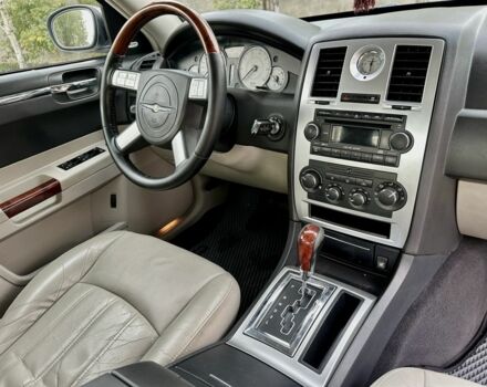 Белый Крайслер 300C, объемом двигателя 2.7 л и пробегом 224 тыс. км за 6000 $, фото 20 на Automoto.ua