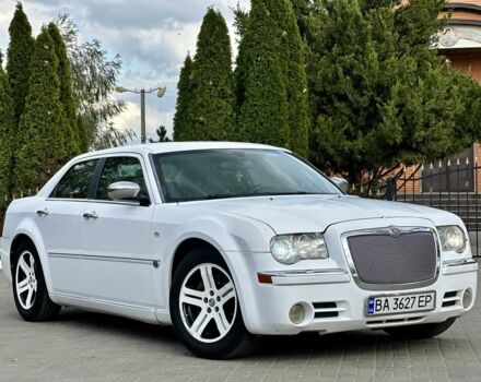 Белый Крайслер 300C, объемом двигателя 2.7 л и пробегом 224 тыс. км за 6000 $, фото 9 на Automoto.ua
