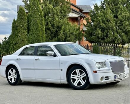 Белый Крайслер 300C, объемом двигателя 2.7 л и пробегом 224 тыс. км за 6000 $, фото 10 на Automoto.ua