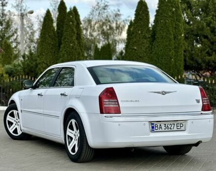 Белый Крайслер 300C, объемом двигателя 2.7 л и пробегом 224 тыс. км за 6000 $, фото 5 на Automoto.ua