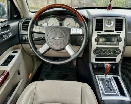 Белый Крайслер 300C, объемом двигателя 2.7 л и пробегом 224 тыс. км за 6000 $, фото 14 на Automoto.ua