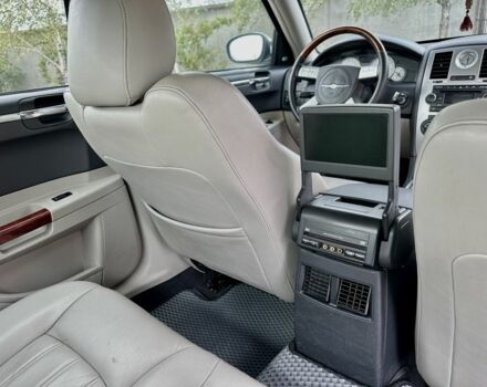 Белый Крайслер 300C, объемом двигателя 2.7 л и пробегом 224 тыс. км за 6000 $, фото 17 на Automoto.ua