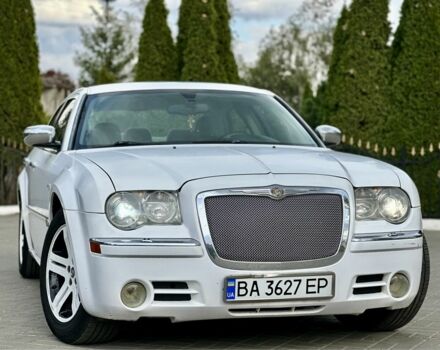 Белый Крайслер 300C, объемом двигателя 2.7 л и пробегом 224 тыс. км за 6000 $, фото 13 на Automoto.ua