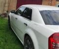 Белый Крайслер 300C, объемом двигателя 2.7 л и пробегом 177 тыс. км за 5682 $, фото 7 на Automoto.ua