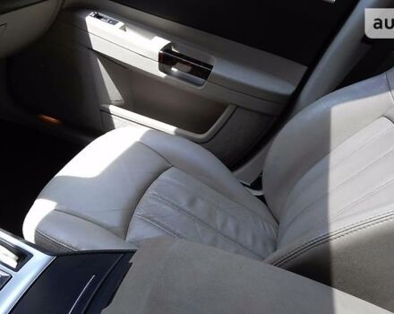 Білий Крайслер 300C, об'ємом двигуна 2.7 л та пробігом 150 тис. км за 9599 $, фото 16 на Automoto.ua